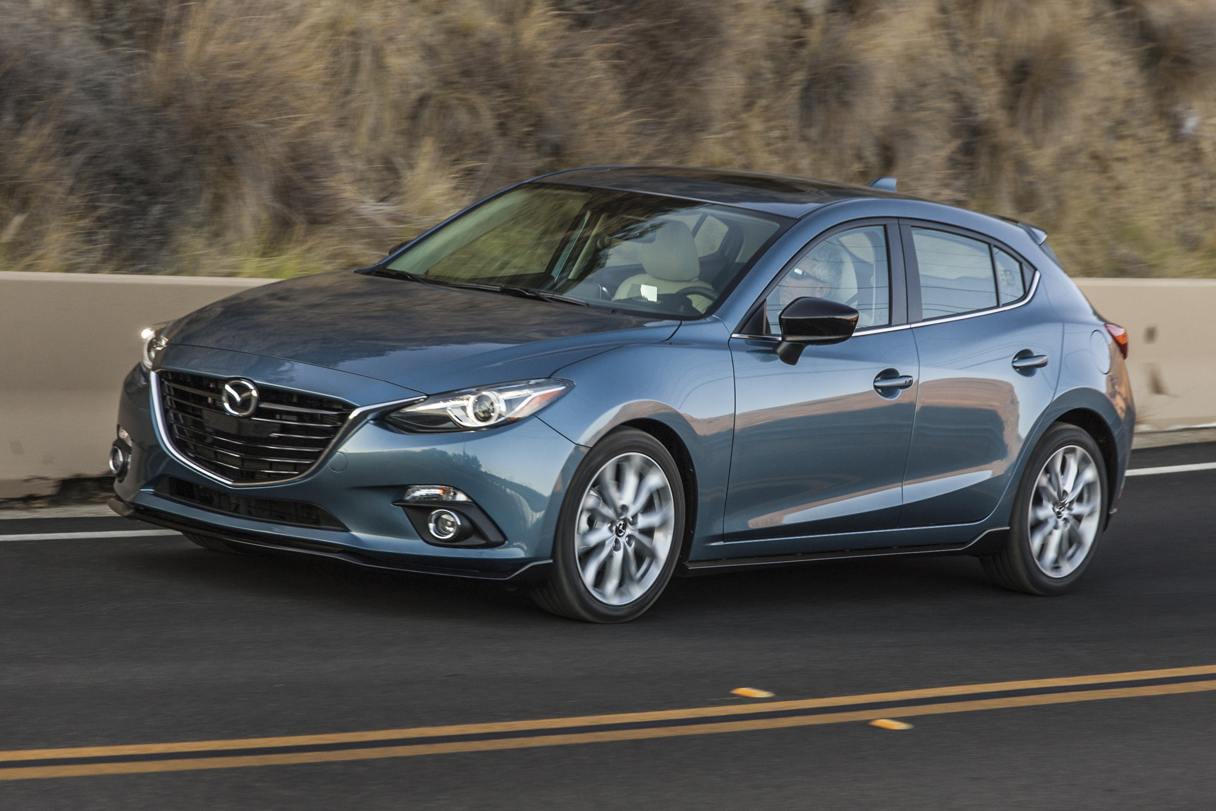 Mazda axella. Mazda 3 2015. Mazda 3 2016. Мазда 3 3 2016. Mazda Axela 2015.